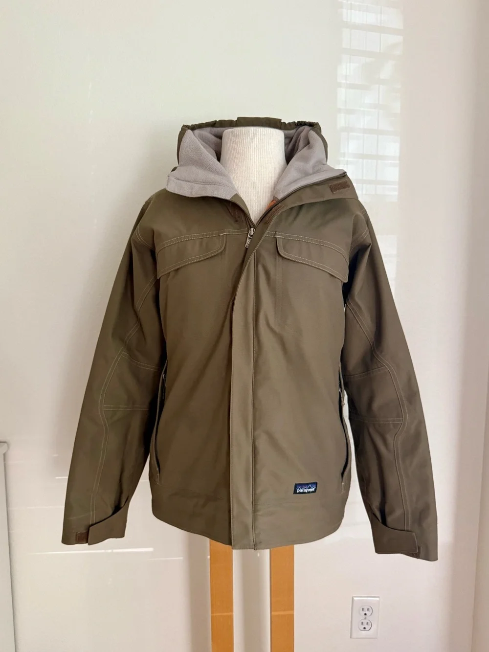 Twilight Bella Swan Patagonia Rubicon Jacket Baseball Scene Brown Size Medium - Picture 2 of 15